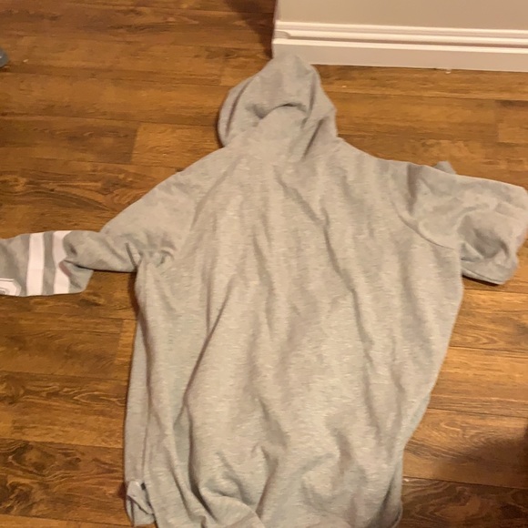 Getting rid of anything I don’t need - Picture 2 of 2